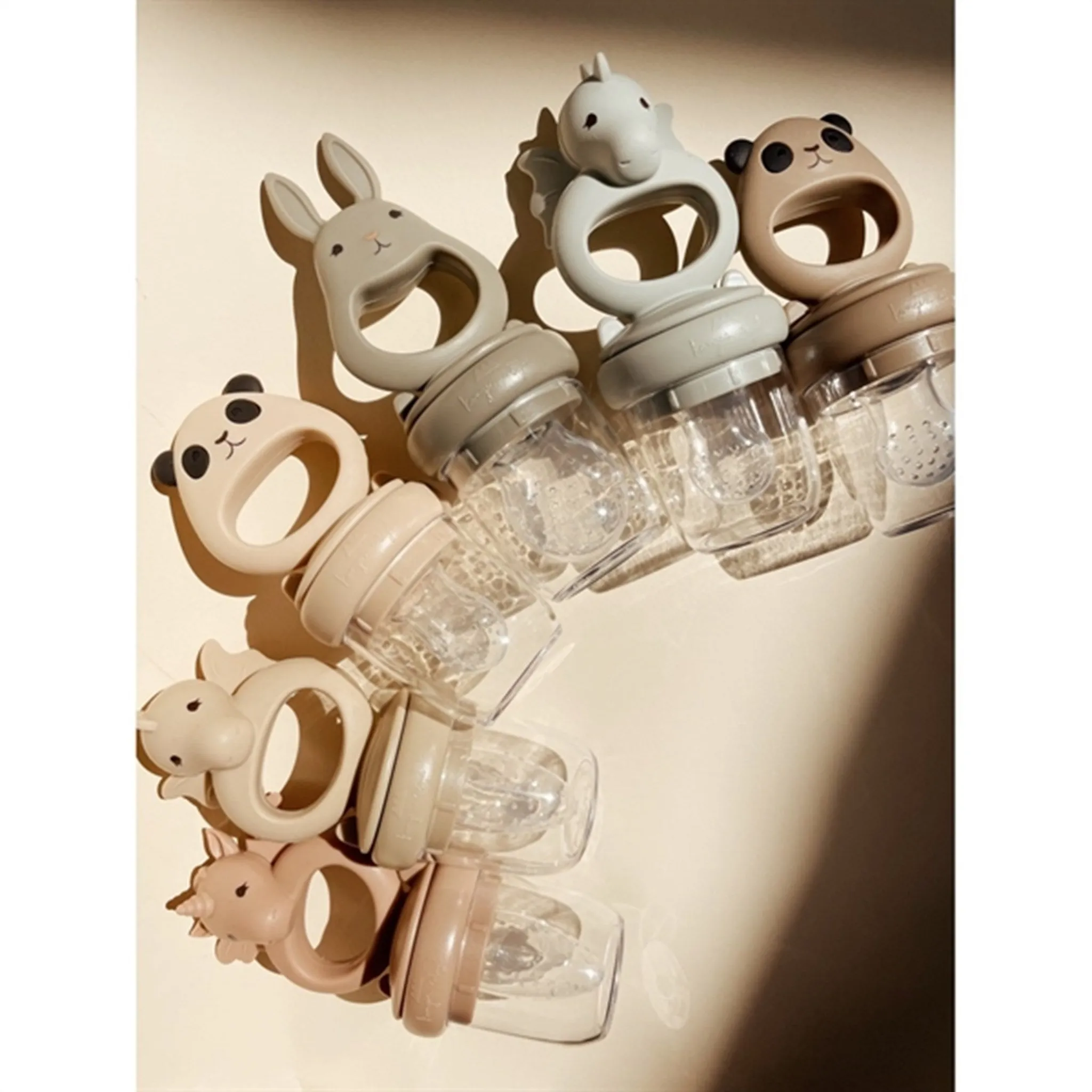 Konges Sløjd Fruit Feeder Dragon & Panda 2-Pack Warm Clay/Shitake